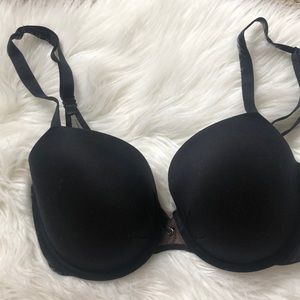 Black Victoria’s Secret bra